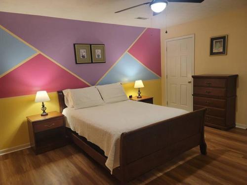 Ranch Style Spacious 3 Bedrooms w/ Jacuzzi tub - image 2