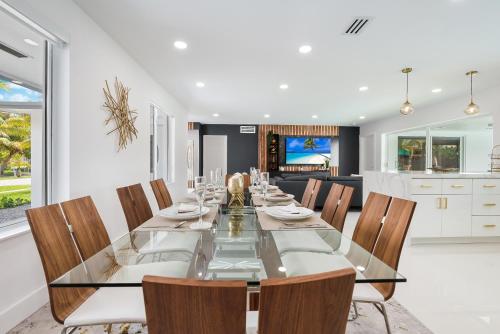 Facilities, Stunning 5BR Heated Pool, Beach Access & Games L06 in West Perrine