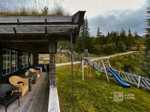 Large cabin at Nesfjellet with lovely view, inddor Jacuzzi & sauna in เนสบิเอิน
