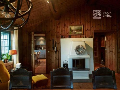 Large cabin at Nesfjellet with lovely view, inddor Jacuzzi & sauna in เนสบิเอิน