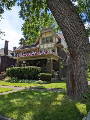 The Marshall House - Accommodation - Niagara Falls