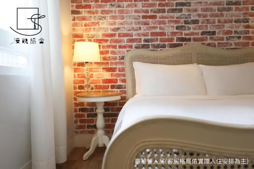 Deluxe Double Room image 8
