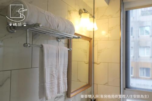 Deluxe Double Room image 4