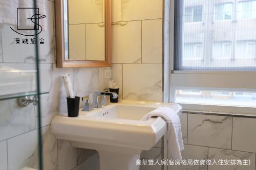 Deluxe Double Room image 3