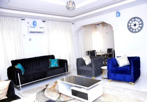 salon détente/TV commun, Frankie’s Place: A spacious 4-bedroom home in Ile Oluji