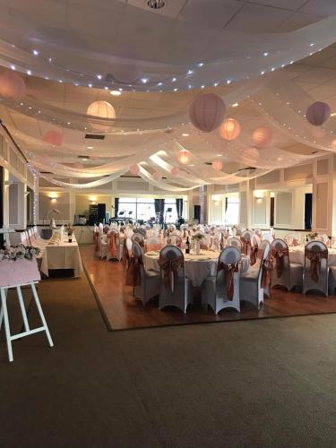 The Weigh Inn Hotel & Lodges in ทัชโซ