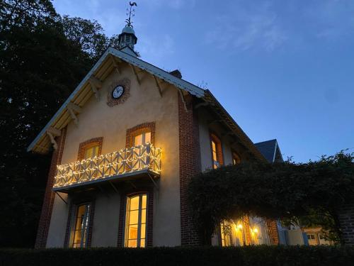 Exterior view, La Maison du Cavalier, Chateau de lAvenue in Pierrefitte-en-Auge