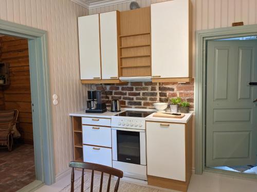 кухня, Narvan Maatilamajoitus Helenan Kanat ja Kammarit in Vesilahti