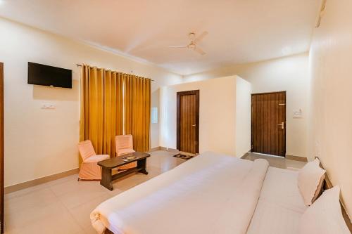 Deluxe Double Room image 3