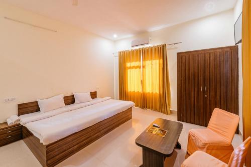 Deluxe Double Room image 2