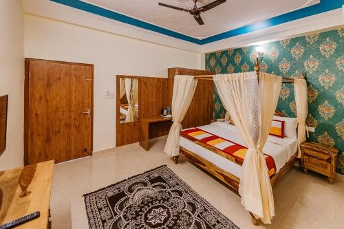 Deluxe King Room image 4