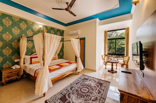 Guestroom, Hotel Aditya Palace in Chawandiya
