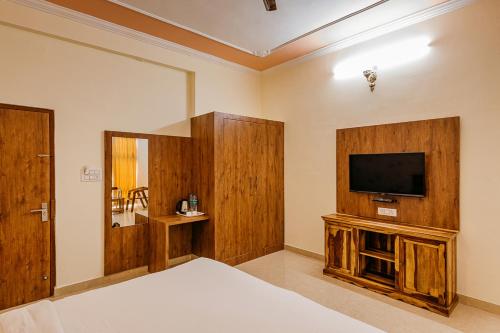 Deluxe King Room room in Hotel Aditya Palace