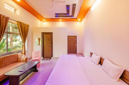 Deluxe Double Room image 9