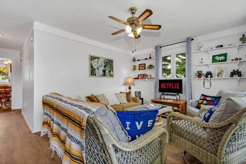 Cozy Waterfront Cottage, WiFi-Netflix-Dog Friendly