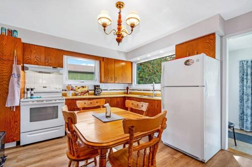 Cozy Waterfront Cottage, WiFi-Netflix-Dog Friendly in Lanark (ON)