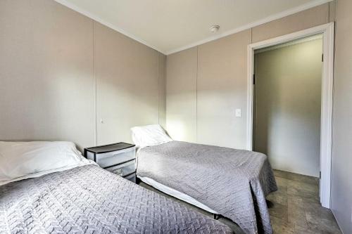 Cassopolis Cabin, Little Fish Lake On-Site!