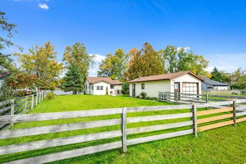 Cozy Waterfront Cottage, WiFi-Netflix-Dog Friendly