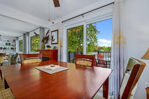 Cozy Waterfront Cottage, WiFi-Netflix-Dog Friendly in Lanark (ON)