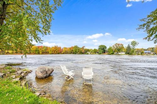 Cozy Waterfront Cottage, WiFi-Netflix-Dog Friendly