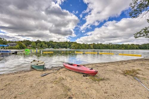 Pet-Friendly Cassolopis Escape, Near Lake!