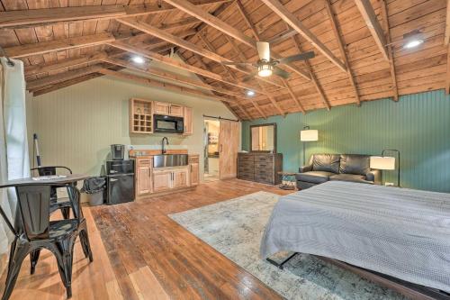Cassopolis 'The Cabin' Retreat: Lake Access! - Gravel Lake, MI