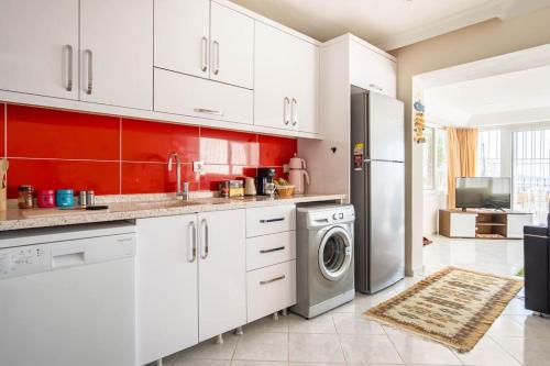 кухня, BODRUM BURCU RESIDENCE, Magnificent Sea View, Cozy, Free Otopark, Free Wifi in Йокубасі