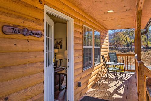 Cozy Cabin Less Than 8 Mi to Great Smoky Mtn Ntl Park