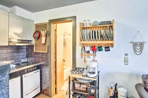 First-Floor Hunter Condo < 1 Mi to Slopes! in Хантер