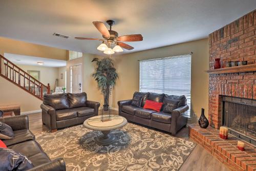 Charming Cedar Hill Home 16 Mi to Downtown Dallas in Cedar Hill, USA