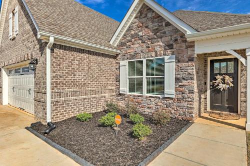 Spacious Hazel Green Home with Fireplace, Yard! in Fayetteville (TN)