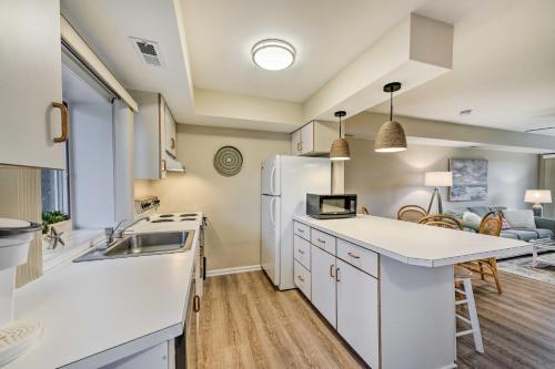 Brigantine Condo with Beach Access and Pool Views in 雙桅船市 (NJ)