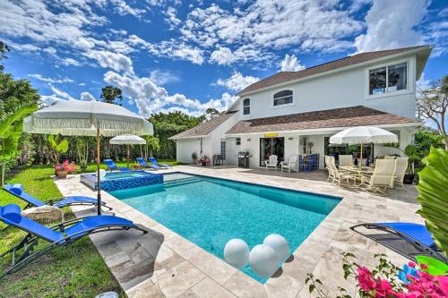 Modern Naples Oasis w/ Saltwater Pool & Jacuzzi!, Naples