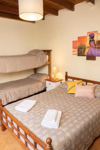 1 queen bed, 1 bunk bed