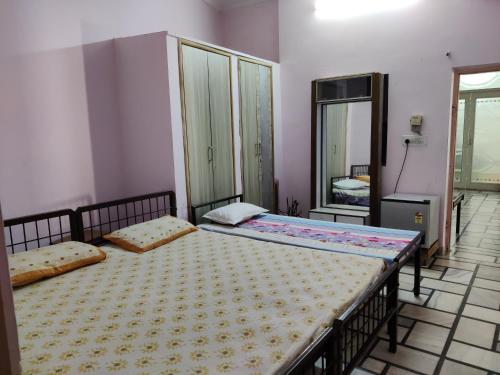 2 queen beds