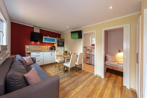 2 bedrooms, 4 beds