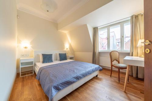 Old Town - Hall Square Apartment, Tallinn (photo 9)