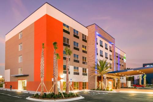 Holiday Inn Express & Suites - Jacksonville - Town Center an IHG Hotel - image 10