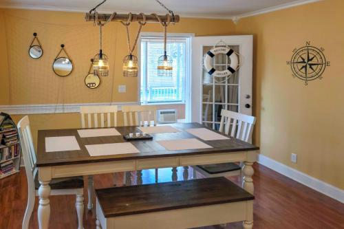 Lakefront Macon Home with Pool, Dock and Fishing! in Macon, USA