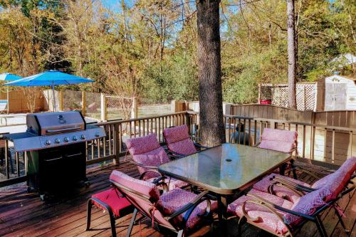 Lakefront Macon Home with Pool, Dock and Fire Pit!