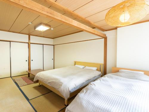 1 double bed, 1 twin bed, 1 futon bed