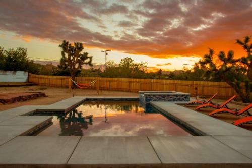 . Lovely 3BR Desert Oasis with Pool and Hot Tub