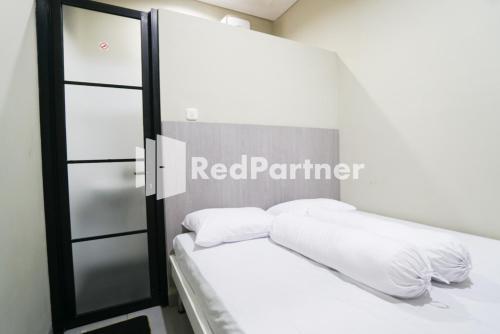 Tomang Gelong Guest House Syariah Mitra RedDoorz – Jakarta, NY