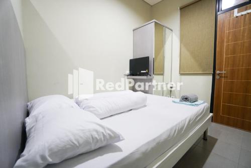 Tomang Gelong Guest House Syariah Mitra RedDoorz – Jakarta, NY