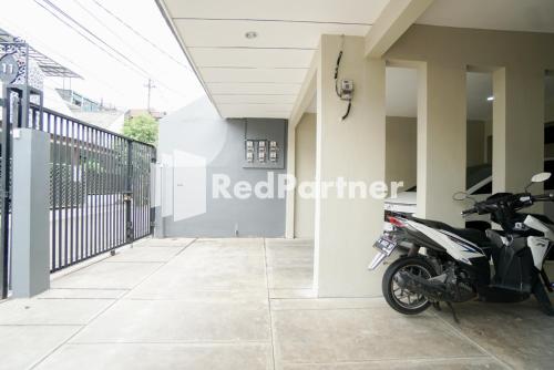 Tomang Gelong Guest House Syariah Mitra RedDoorz – Jakarta, NY