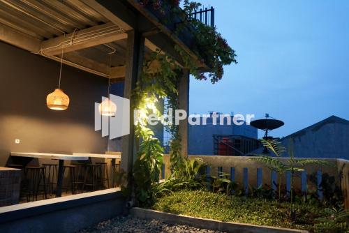 Tomang Gelong Guest House Syariah Mitra RedDoorz – Jakarta, NY