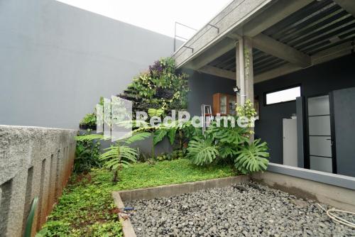 Tomang Gelong Guest House Syariah Mitra RedDoorz – Jakarta, NY