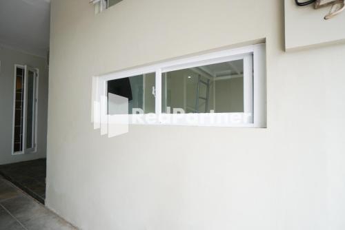 Tomang Gelong Guest House Syariah Mitra RedDoorz – Jakarta, NY