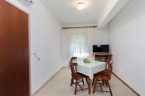 Two-Bedroom Apartment with Terrace image 7