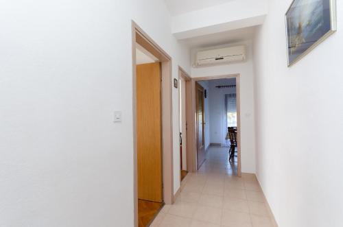Two-Bedroom Apartment with Balcony image 2